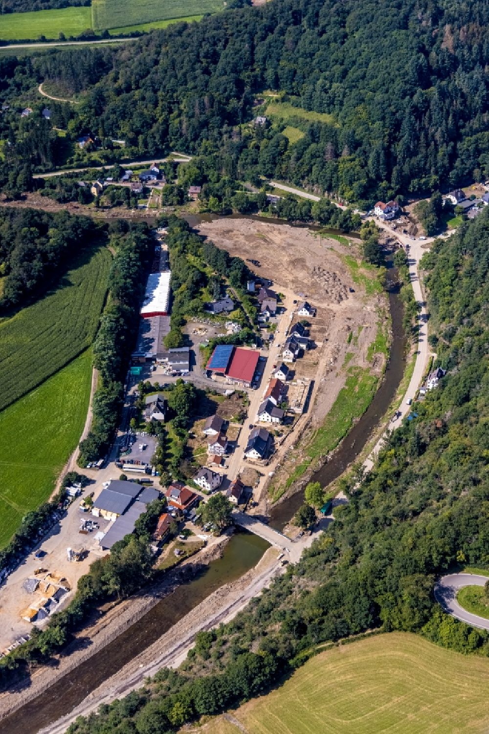 Luftbild Schuld - Hochwasserschäden der Flutkatastrophe am Verlauf der Ahr in Schuld im Bundesland Rheinland-Pfalz, Deutschland