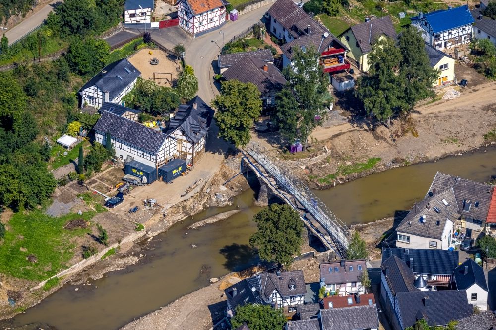 Schuld aus der Vogelperspektive: Hochwasserschäden der Flutkatastrophe am Verlauf der Ahr in Schuld im Bundesland Rheinland-Pfalz, Deutschland