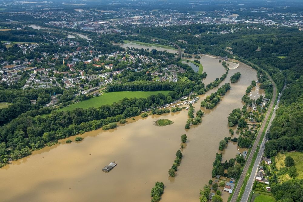Luftaufnahme Witten - Hochwasserschäden der Flutkatastrophe am Verlauf der Ruhr in Witten im Bundesland Nordrhein-Westfalen, Deutschland