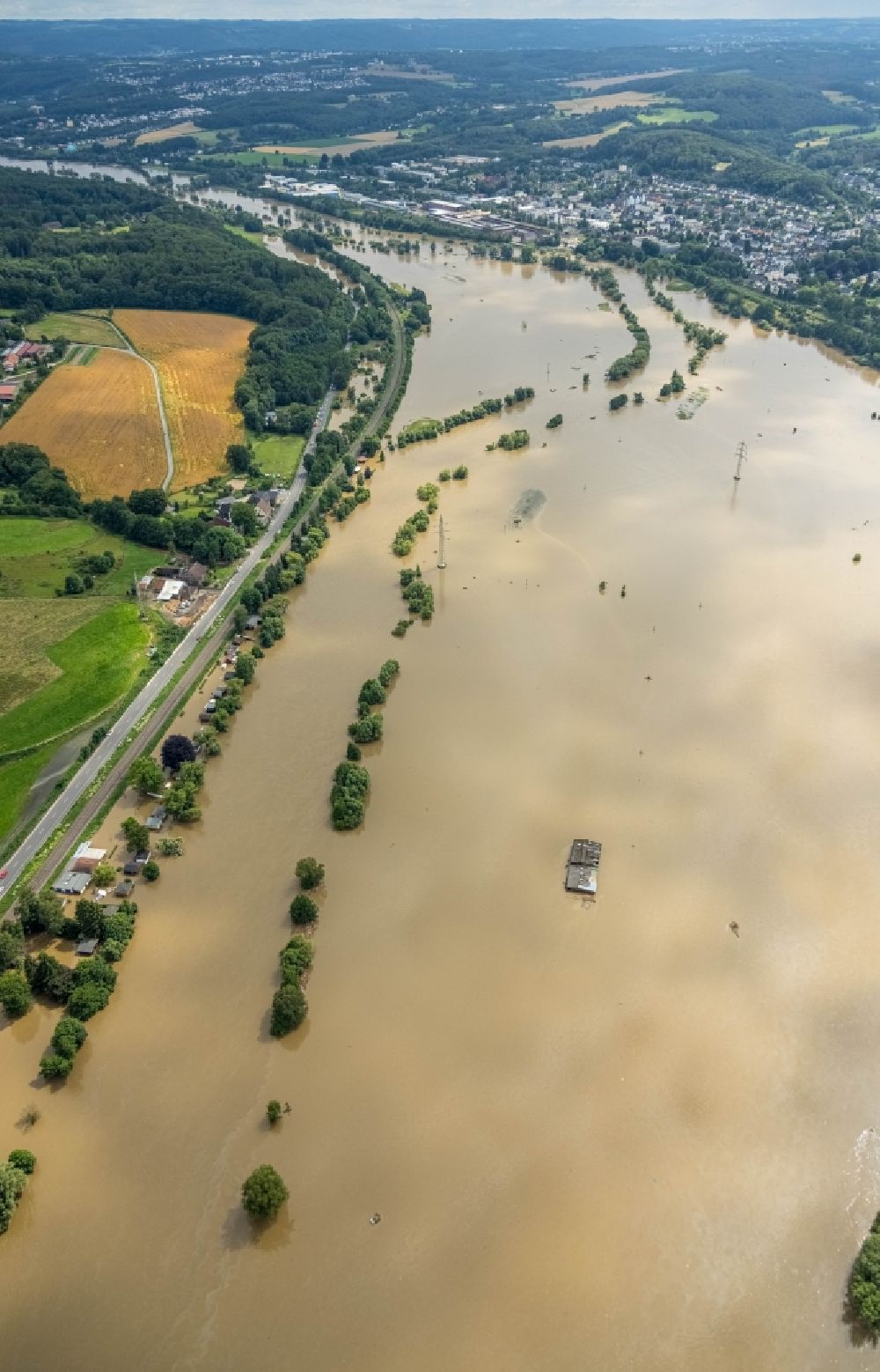 Luftbild Witten - Hochwasserschäden der Flutkatastrophe am Verlauf der Ruhr in Witten im Bundesland Nordrhein-Westfalen, Deutschland
