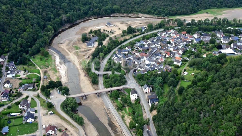 Hönningen aus der Vogelperspektive: Hönningen (Ahr) nach der Hochwasserkatastrophe im Ahrtal diesen Jahres im Bundesland Rheinland-Pfalz, Deutschland