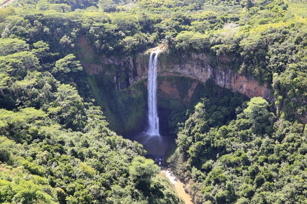Chamarel Waterfall von oben - Hoher Wasserfall von Chamarel auf der Insel Mauritius