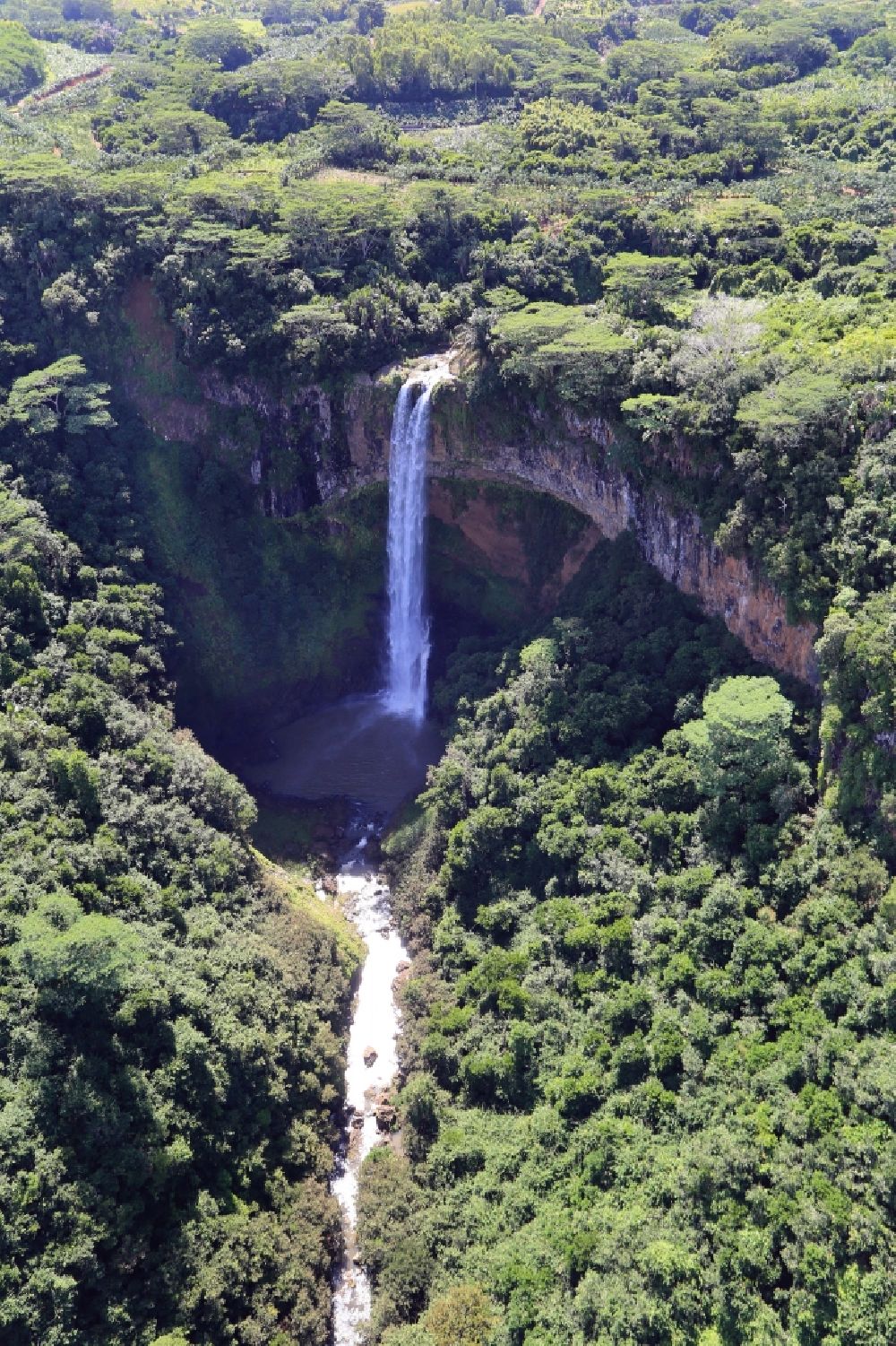 Luftaufnahme Chamarel Waterfall - Hoher Wasserfall von Chamarel auf der Insel Mauritius