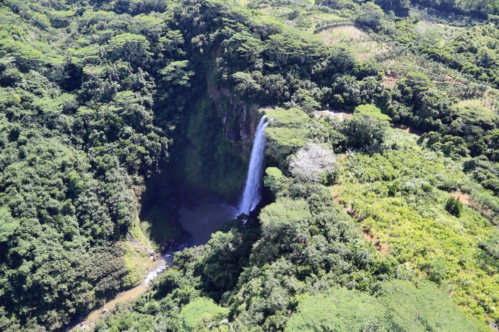 Luftaufnahme Chamarel Waterfall - Hoher Wasserfall von Chamarel auf der Insel Mauritius