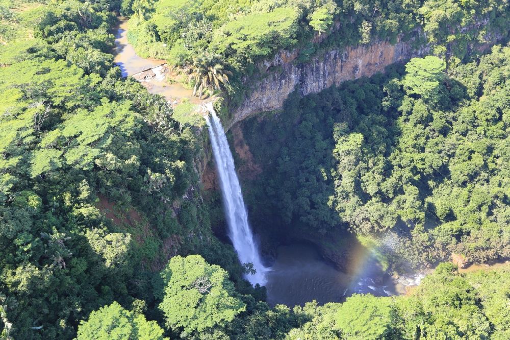 Chamarel Waterfall von oben - Hoher Wasserfall von Chamarel auf der Insel Mauritius