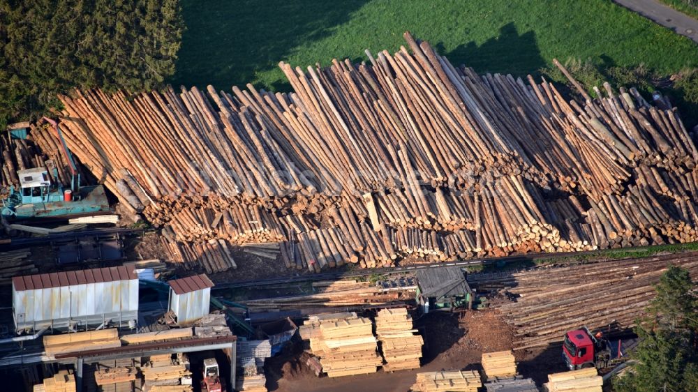 Wachtberg von oben - Holzlager in einem Sägewerk im Bundesland Nordrhein-Westfalen, Deutschland