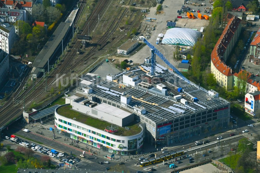 Luftbild Berlin - Hotel - Neubau auf dem Einkaufs- Zentrum Ring Center 2 Am Containerbahnhof im Ortsteil Lichtenberg in Berlin, Deutschland