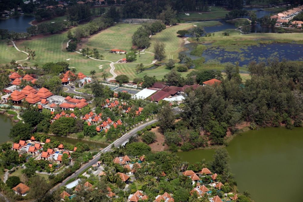 Luftbild Choeng Thale - Hotelanlage und Golfplatz bei Choeng Thale auf der Insel Phuket in Thailand