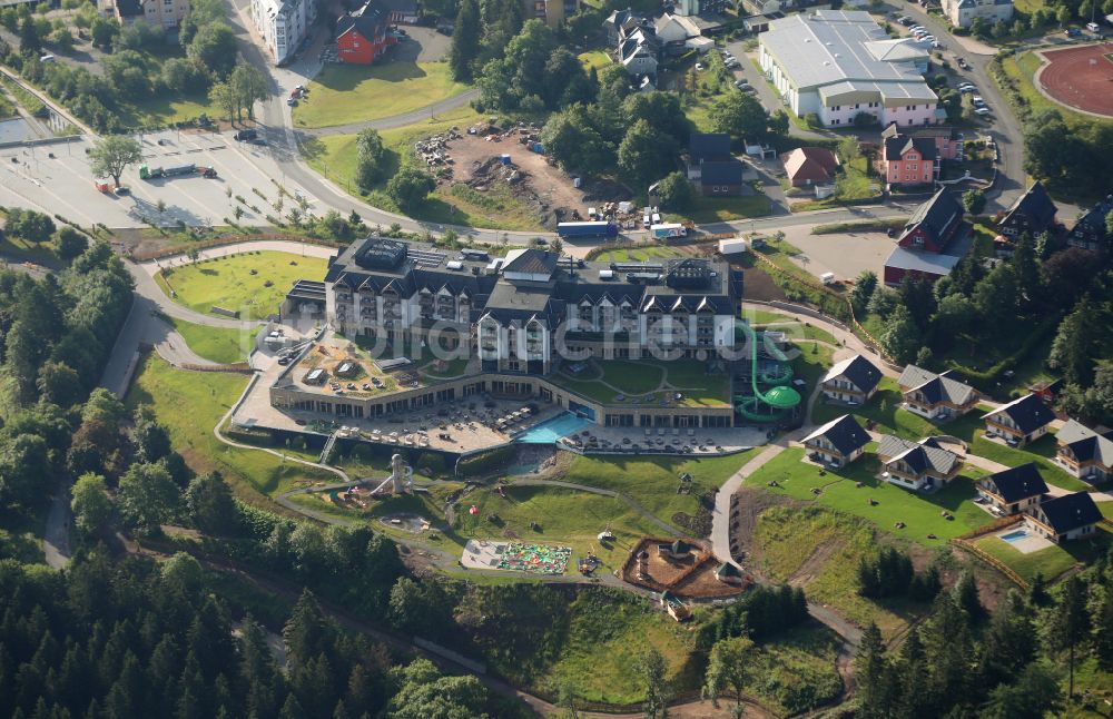 Luftbild Oberhof - Hotelanlage des The Grand Green - Familux Resort an der Tambacher Straße in Oberhof im Bundesland Thüringen, Deutschland