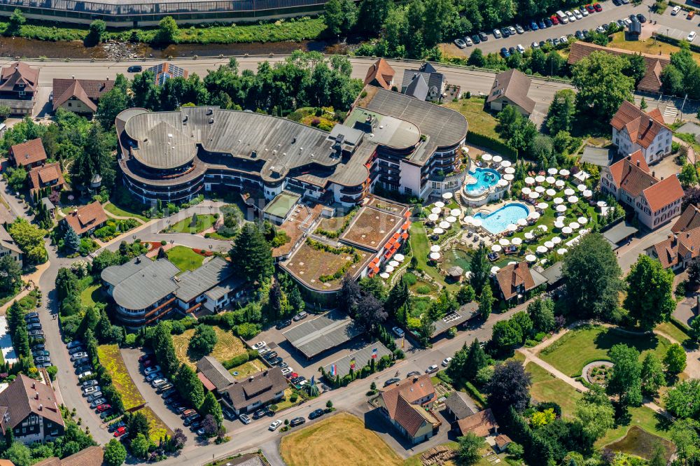 Mitteltal aus der Vogelperspektive: Hotelanlage Hotel Bareiss in Mitteltal im Bundesland Baden-Württemberg, Deutschland