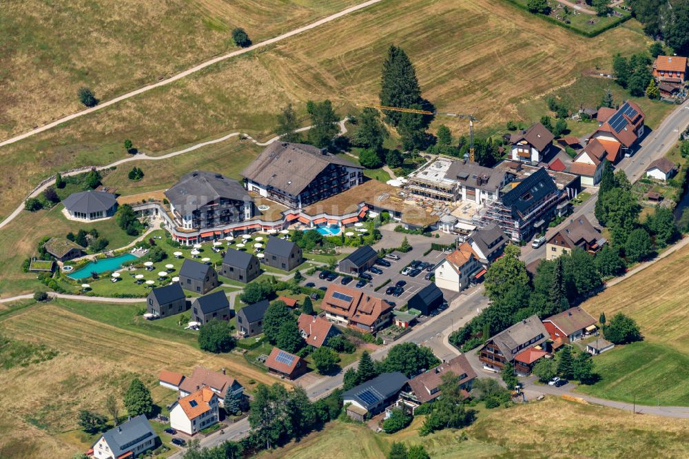 Obertal von oben - Hotelanlage Hotel Engel Obertal - Wellness & Genuss Resort in Obertal im Bundesland Baden-Württemberg, Deutschland