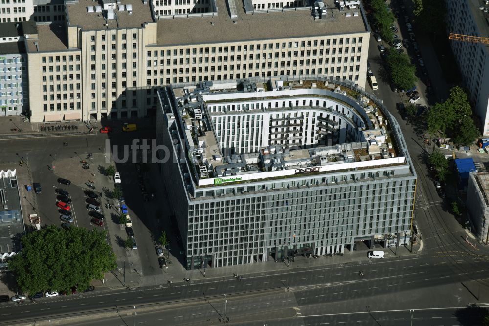 Luftaufnahme Berlin - Hotelanlage im Ortsteil Mitte in Berlin, Deutschland