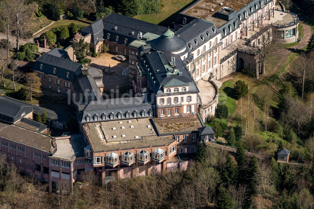 Luftbild Bühl - Hotelanlage Schlosshotel Bühlerhöhe in Bühl im Bundesland Baden-Württemberg, Deutschland