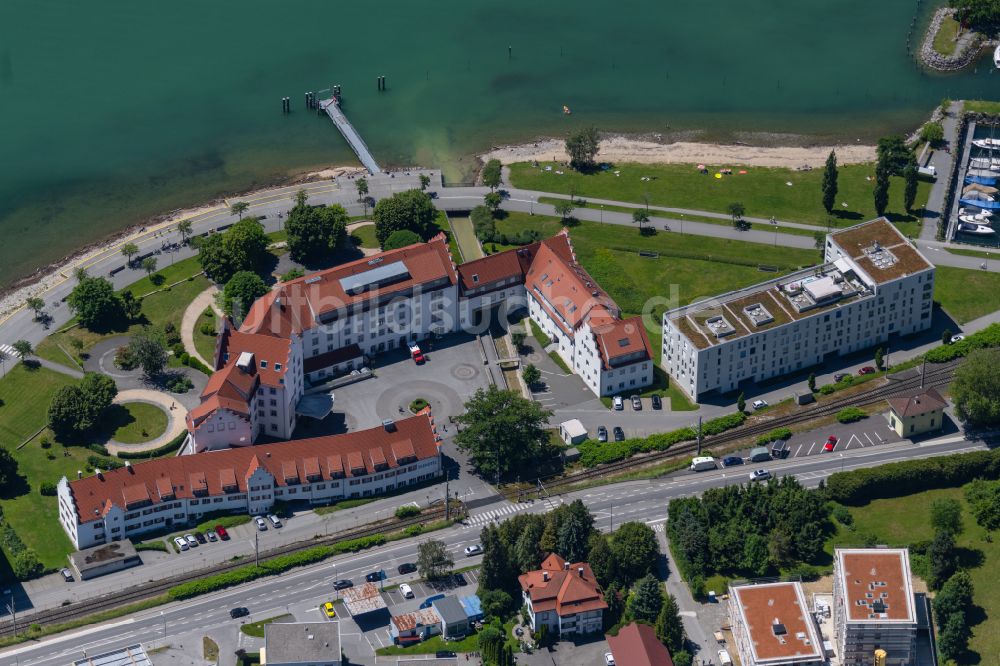 Lochau aus der Vogelperspektive: Hotelanlage Seehotel Am Kaiserstrand in Lochau in Vorarlberg, Österreich