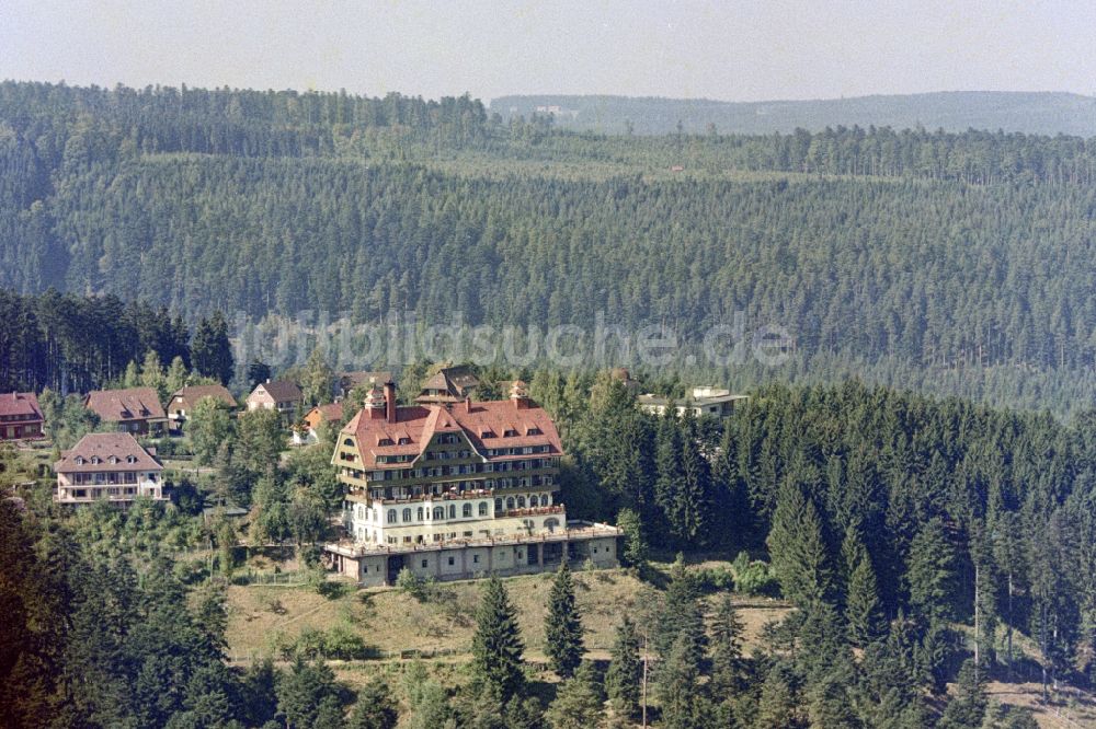 Luftaufnahme Bad Wildbad - Hotelanlage auf dem Sommerberg in Bad Wildbad im Bundesland Baden-Württemberg, Deutschland