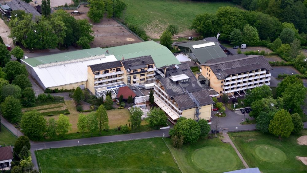 Luftaufnahme Windhagen - Hotelkomplex der DORMERO Hotel AG in Windhagen im Bundesland Rheinland-Pfalz, Deutschland