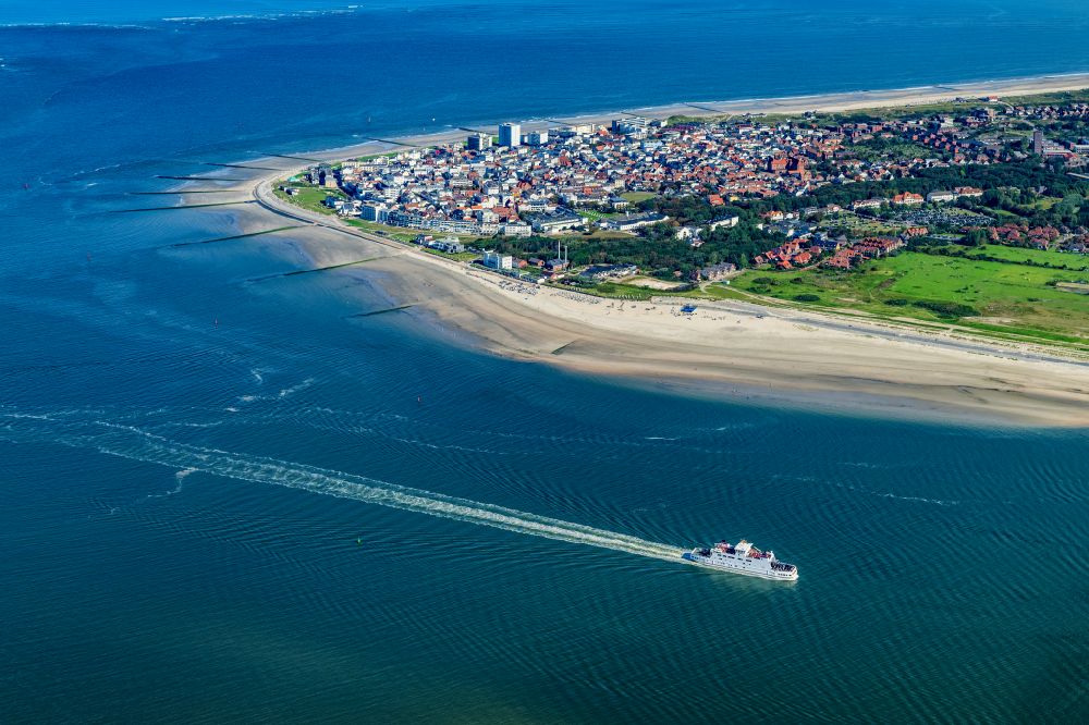 Luftbild Norderney - Hotels, Ferienhäuser, und Pensionen am Weststrand von der Insel Norderney im Bundesland Niedersachsen, Deutschland
