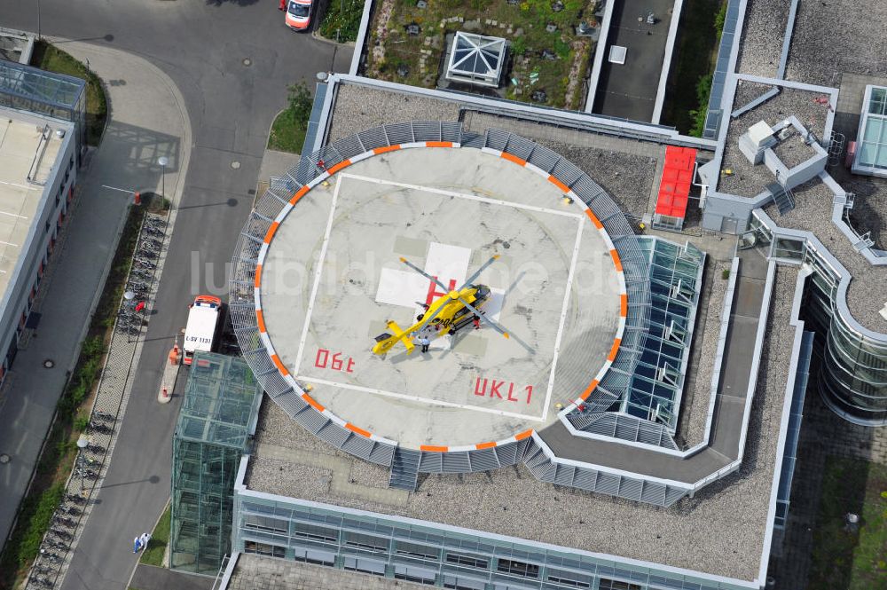 Leipzig - Zentrum West aus der Vogelperspektive: Hubschrauberlandeplatz vom Universitätsklinikum Leipzig, Sachsen