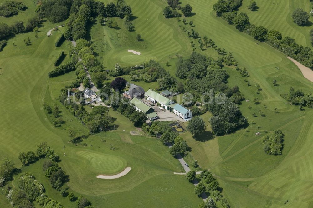 Luftbild Glücksburg - Häuser umrahmt von einem Golfplatz in Glücksburg im Bundesland Schleswig-Holstein