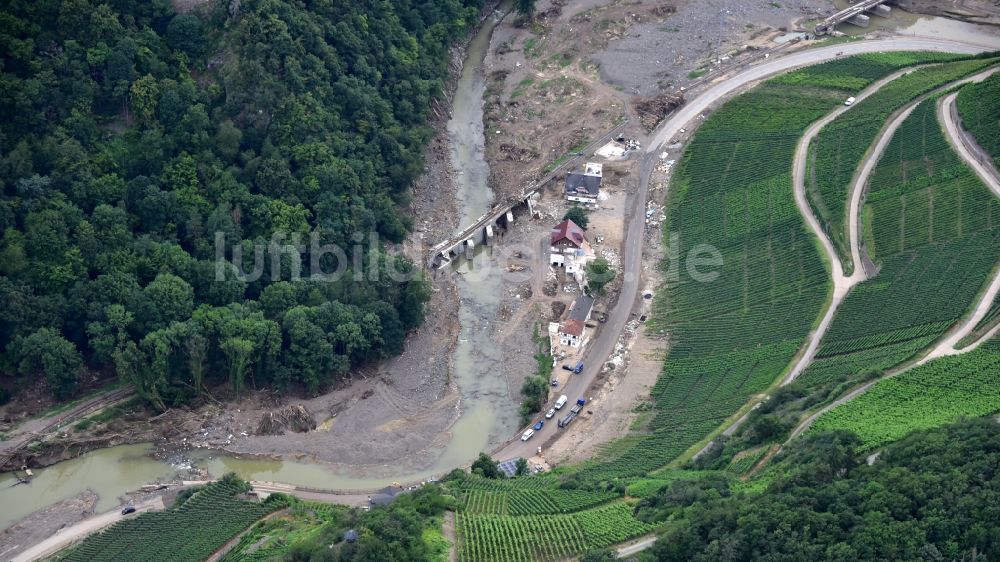 Luftbild Bad Neuenahr-Ahrweiler - Häusergruppe südöstlich von Marienthal (Ahr) nach der Hochwasserkatastrophe im Ahrtal diesen Jahres im Bundesland Rheinland-Pfalz, Deutschland