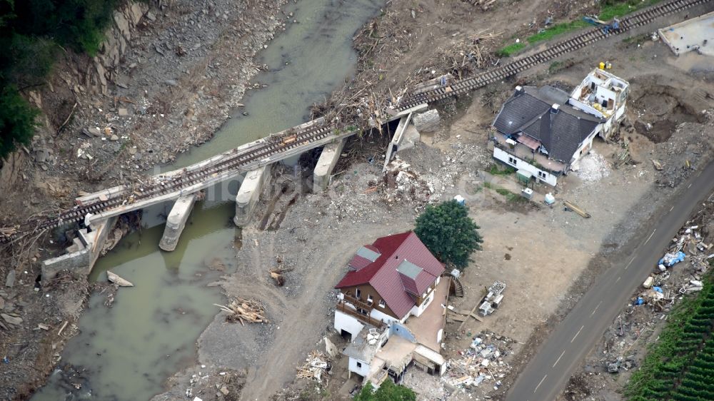 Luftbild Bad Neuenahr-Ahrweiler - Häusergruppe südöstlich von Marienthal (Ahr) nach der Hochwasserkatastrophe im Ahrtal diesen Jahres im Bundesland Rheinland-Pfalz, Deutschland