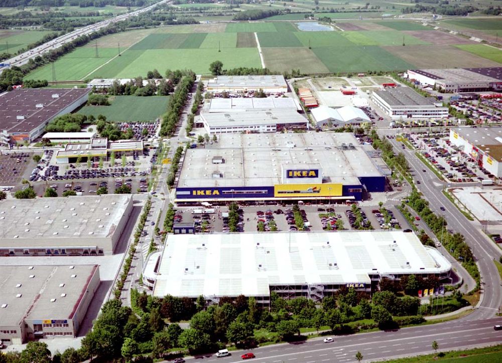 Eching bei München von oben - IKEA - Einrichtungshaus und vermietete Grundstücke bei Eching im Gewerbegebiet Ost an der Autobahn A9.