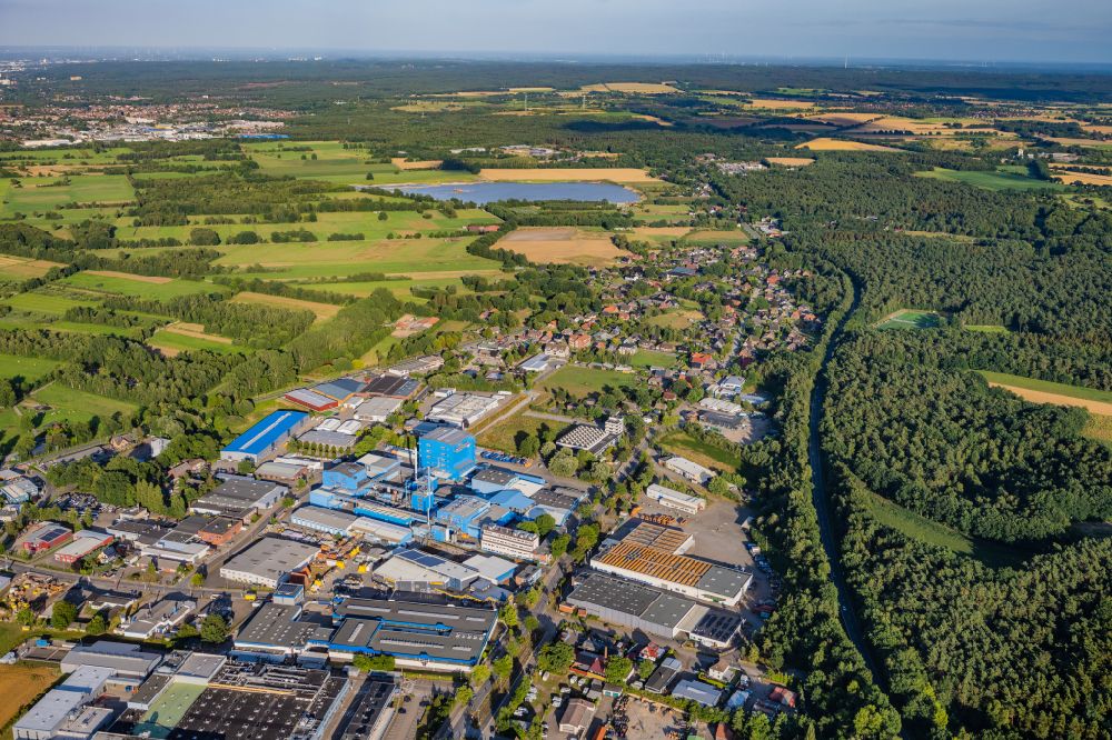 Buxtehude aus der Vogelperspektive: Industrie- und Gewerbegebiet Alter Postweg in Buxtehude im Bundesland Niedersachsen, Deutschland