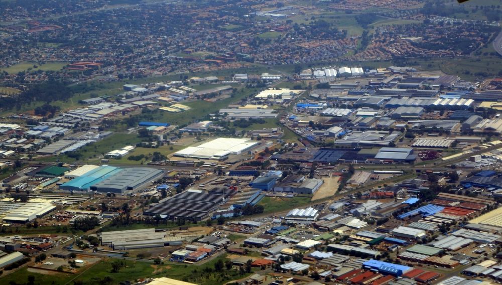 Germiston aus der Vogelperspektive: Industrie- und Gewerbegebiet bei Johannesburg im Ortsteil Wadeville in Germiston in Gauteng, Südafrika