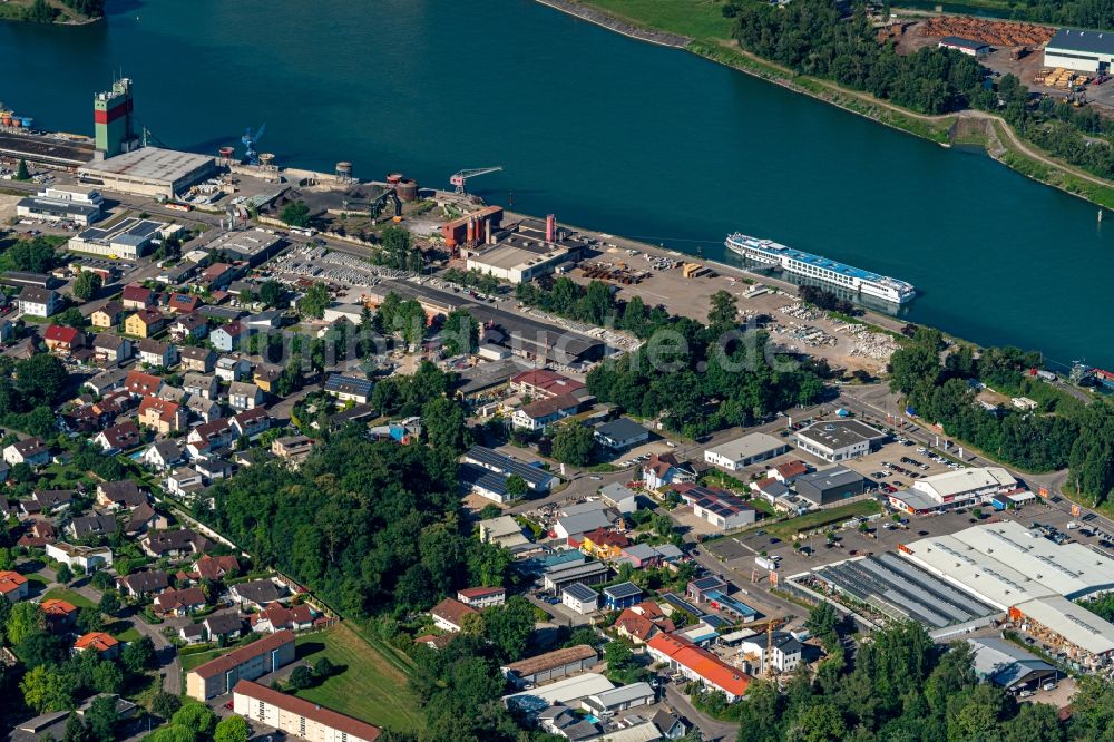 Breisach am Rhein von oben - Industrie- und Gewerbegebiet in Breisach am Rheinhafen im Bundesland Baden-Württemberg, Deutschland