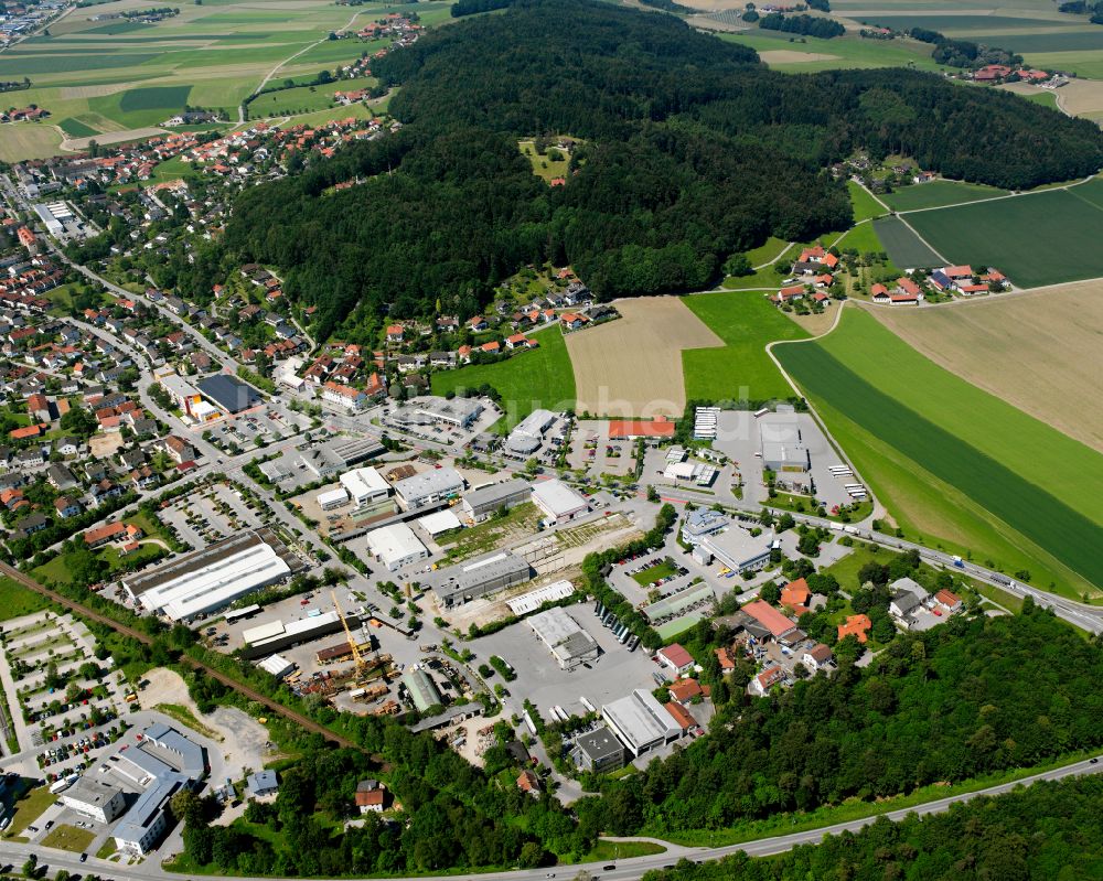 Burghausen von oben - Industrie- und Gewerbegebiet in Burghausen im Bundesland Bayern, Deutschland