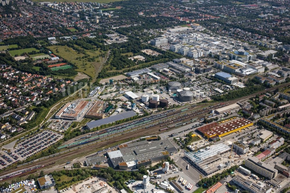 München von oben - Industrie- und Gewerbegebiet an der Detmoldstraße in München im Bundesland Bayern, Deutschland