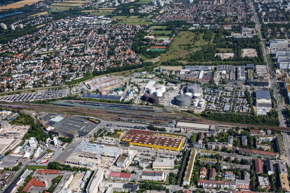 München aus der Vogelperspektive: Industrie- und Gewerbegebiet an der Detmoldstraße in München im Bundesland Bayern, Deutschland