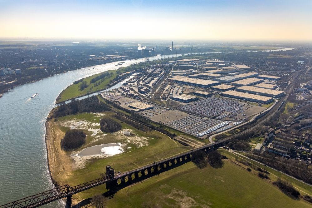 Duisburg von oben - Industrie- und Gewerbegebiet in Duisburg im Bundesland Nordrhein-Westfalen, Deutschland