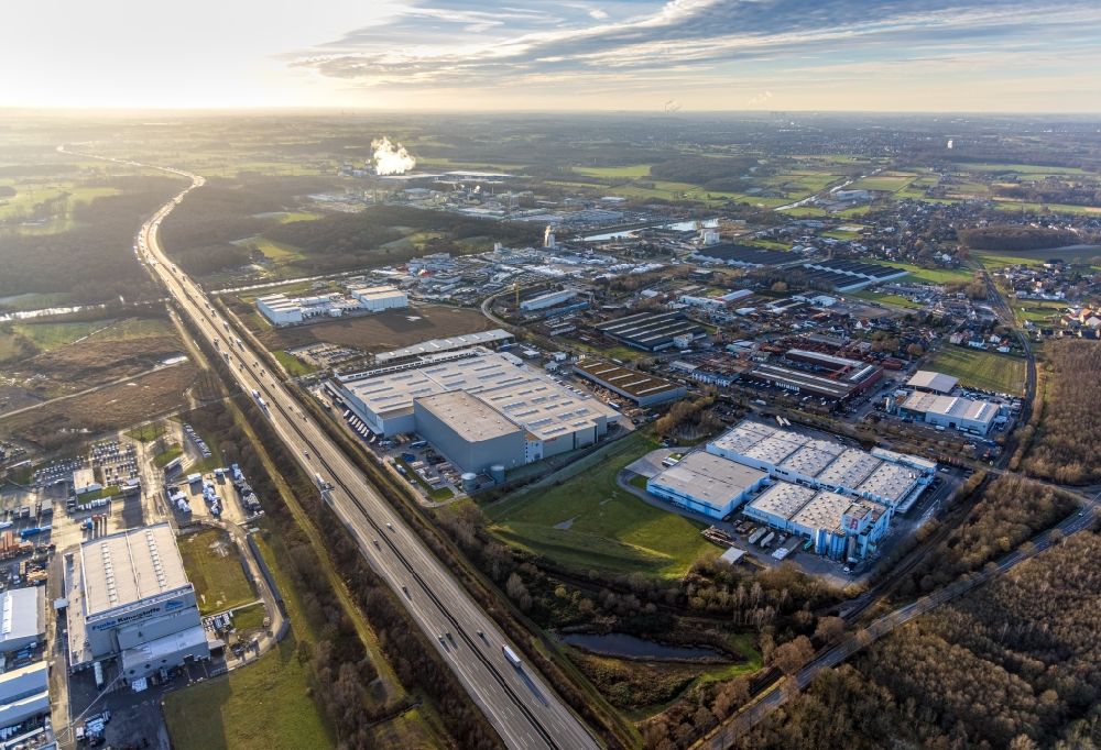 Luftbild Hamm - Industrie- und Gewerbegebiet entlang der Autobahn BAB A2 in Hamm im Bundesland Nordrhein-Westfalen, Deutschland