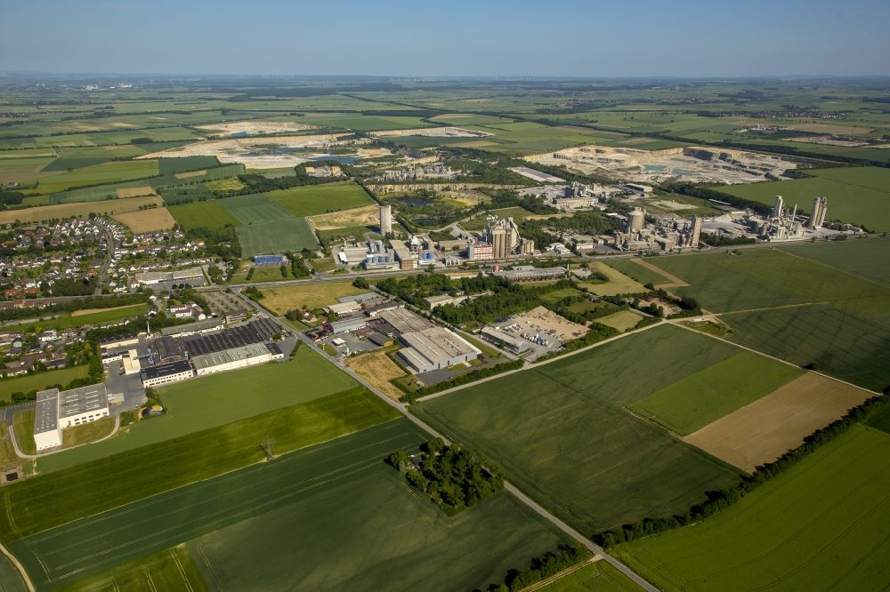 Luftbild Erwitte - Industrie- und Gewerbegebiet entlang der Bahnhofsstraße in Erwitte im Bundesland Nordrhein-Westfalen