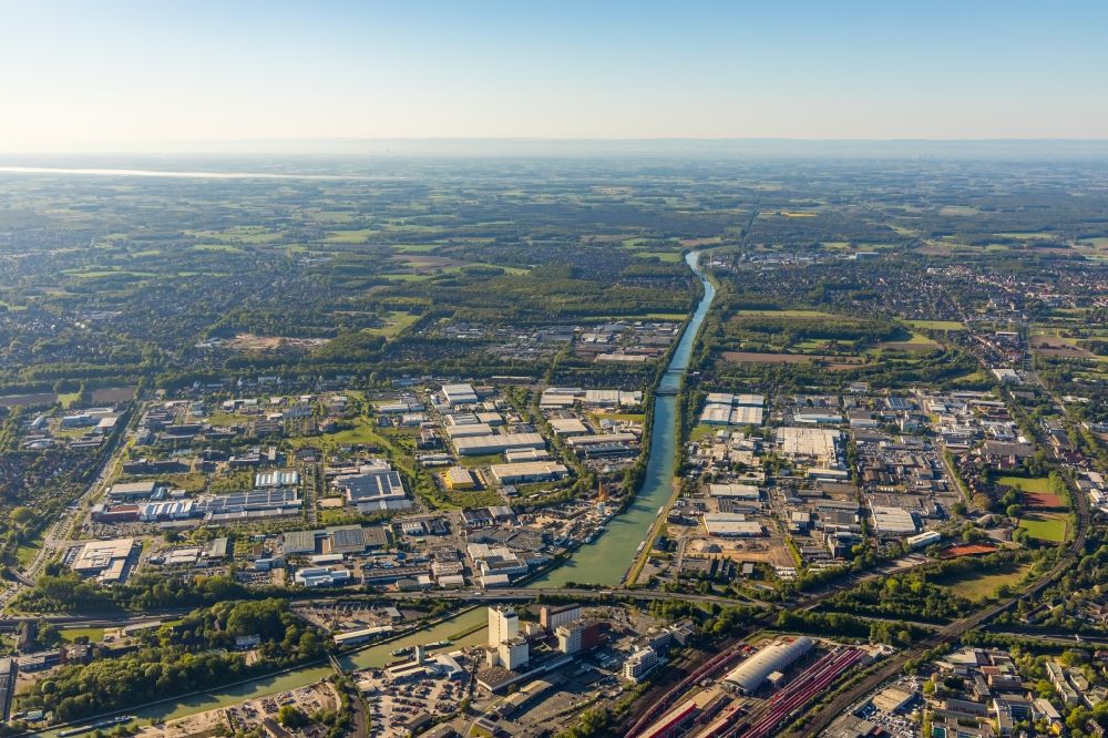 Luftaufnahme Münster - Industrie- und Gewerbegebiet entlang des Dortmund-Ems-Kanal im Ortsteil Loddenheide in Münster im Bundesland Nordrhein-Westfalen, Deutschland