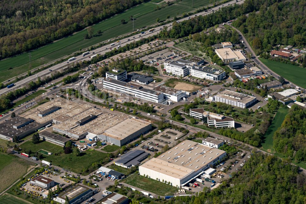 Luftaufnahme Ettlingen - Industrie- und Gewerbegebiet in Ettlingen im Bundesland Baden-Württemberg, Deutschland