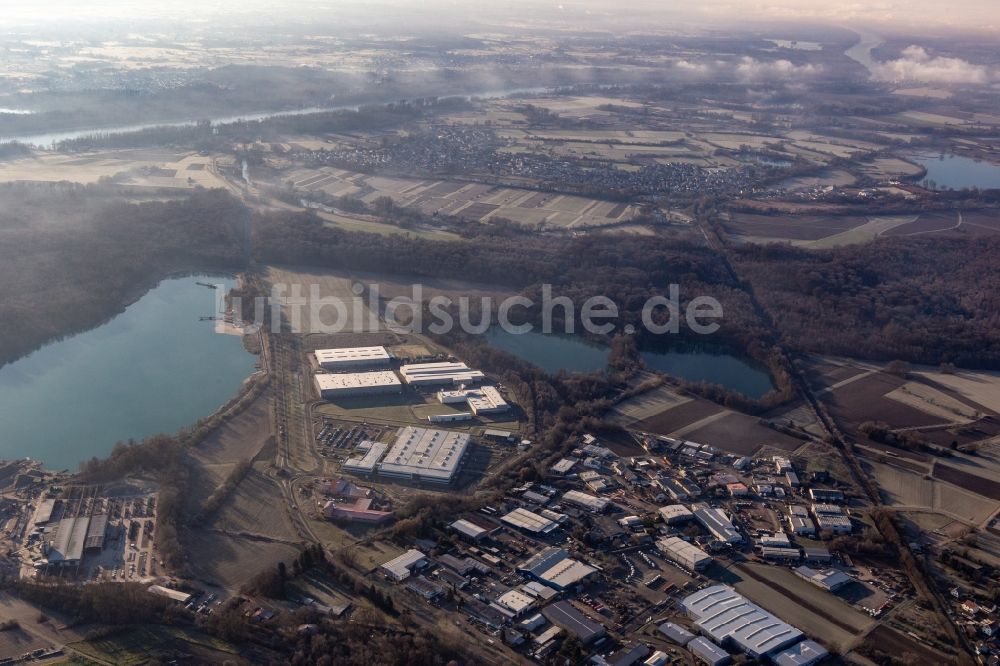 Luftaufnahme Hagenbach - Industrie- und Gewerbegebiet mit Faurecia, Groke Türen, Linde+Wiemann und Noblesse in Hagenbach im Bundesland Rheinland-Pfalz, Deutschland