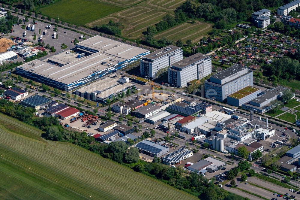 Luftaufnahme Konstanz - Industrie- und Gewerbegebiet am Flugplatz in Konstanz im Bundesland Baden-Württemberg, Deutschland