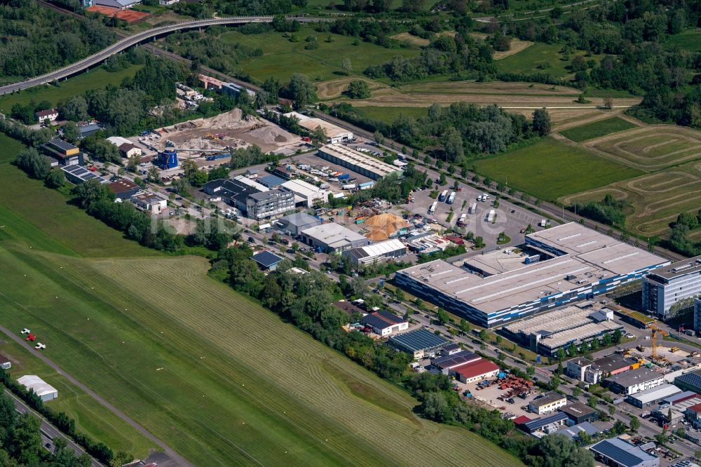 Konstanz von oben - Industrie- und Gewerbegebiet am Flugplatz in Konstanz im Bundesland Baden-Württemberg, Deutschland