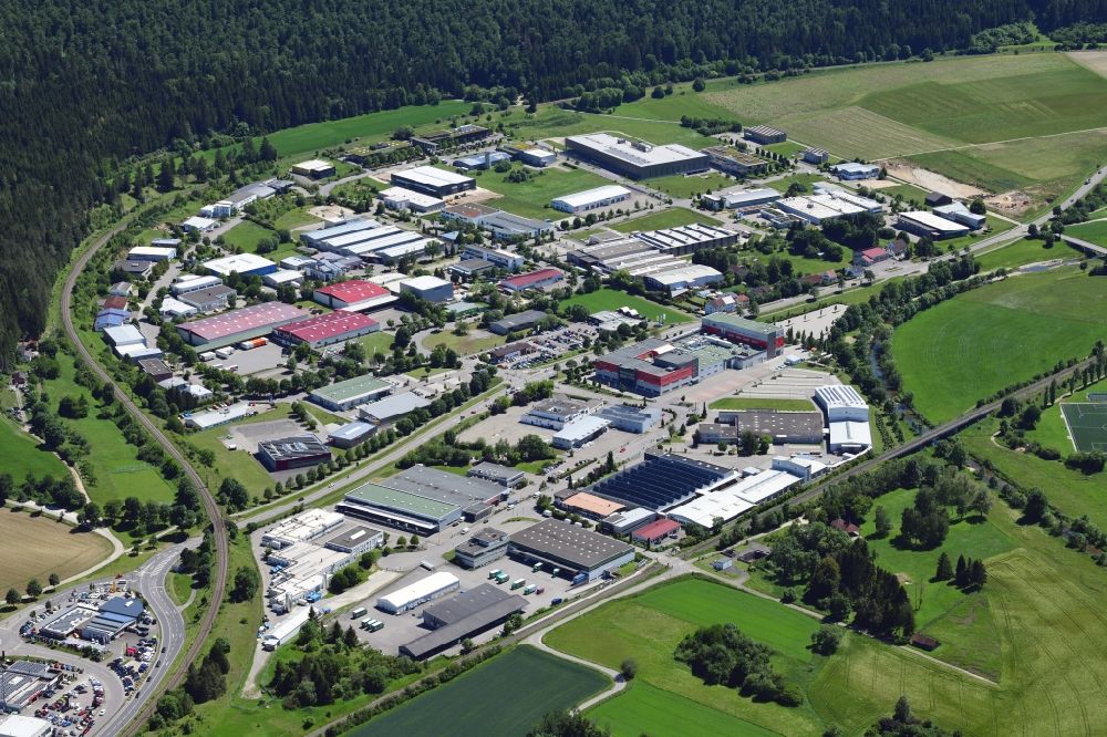 Luftaufnahme Tuttlingen - Industrie- und Gewerbegebiet Gänsäcker im Ortsteil Möhringen Vorstadt in Tuttlingen im Bundesland Baden-Württemberg, Deutschland