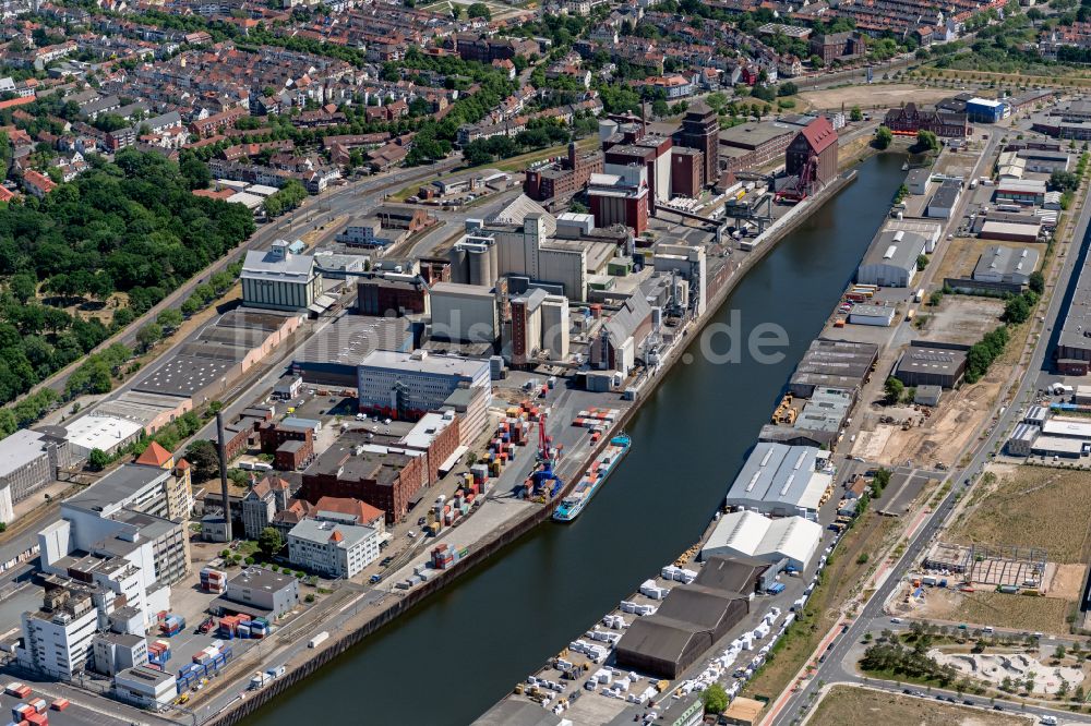 Bremen von oben - Industrie- und Gewerbegebiet am Hafenbecken der Weser in Bremen, Deutschland