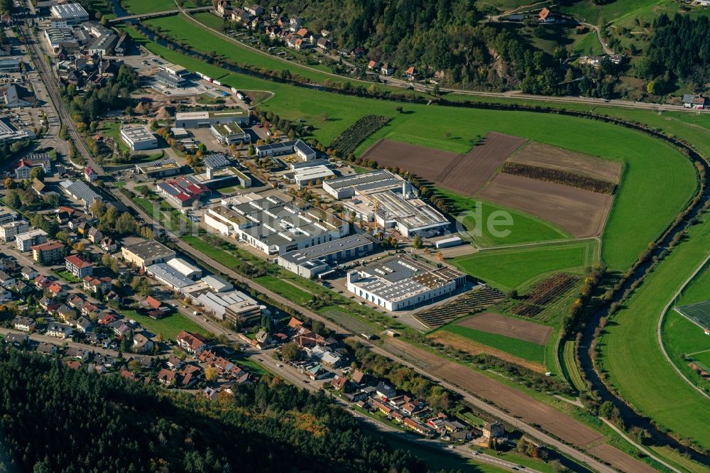 Haslach im Kinzigtal aus der Vogelperspektive: Industrie- und Gewerbegebiet in Haslach im Kinzigtal im Bundesland Baden-Württemberg, Deutschland