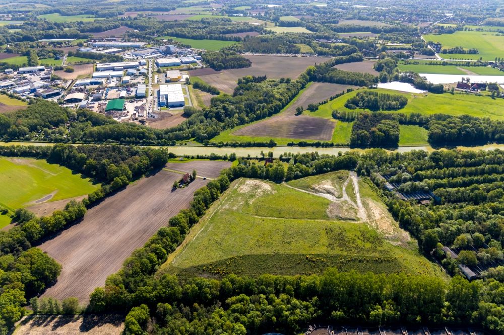 Luftaufnahme Münster - Industrie- und Gewerbegebiet Hessenweg am Flussverlauf des Dortmund-Ems-Kanal in Münster im Bundesland Nordrhein-Westfalen, Deutschland
