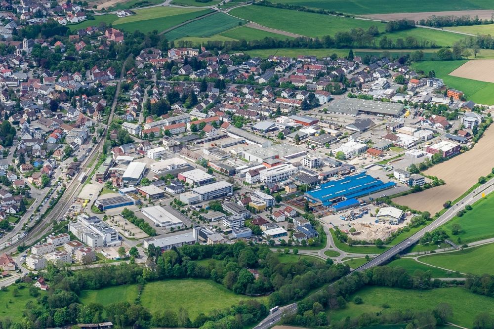 Kirchzarten von oben - Industrie- und Gewerbegebiet in Kirchzarten im Bundesland Baden-Württemberg, Deutschland