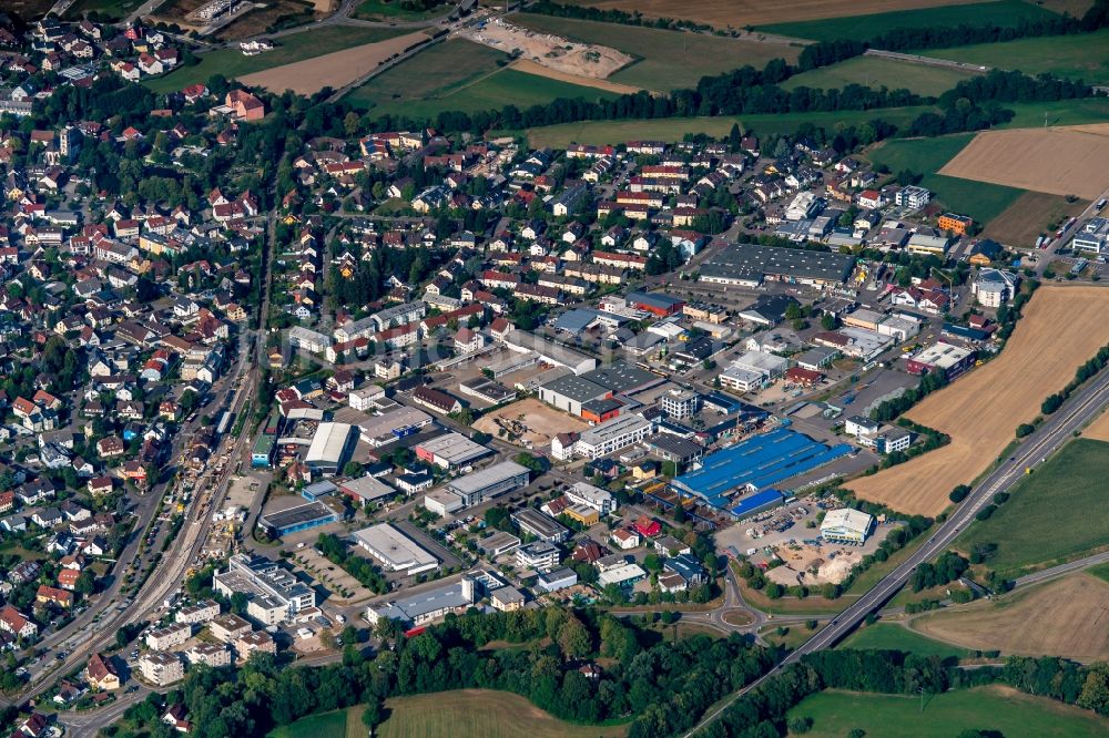 Luftaufnahme Kirchzarten - Industrie- und Gewerbegebiet in Kirchzarten im Bundesland Baden-Württemberg, Deutschland