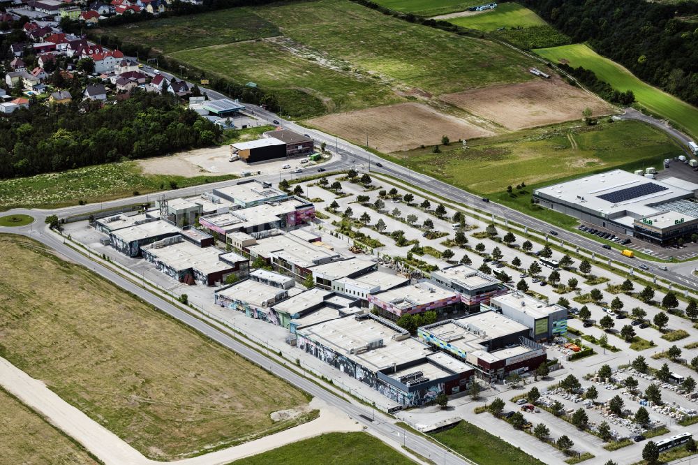 Luftaufnahme Leobersdorf - Industrie- und Gewerbegebiet in Leobersdorf in Niederösterreich, Österreich