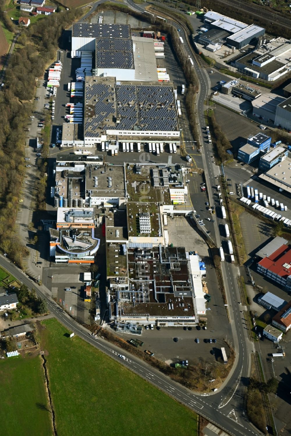 Fulda von oben - Industrie- und Gewerbegebiet mit Logistikzentrum an der Hermann-Muth-Straße in Fulda im Bundesland Hessen, Deutschland
