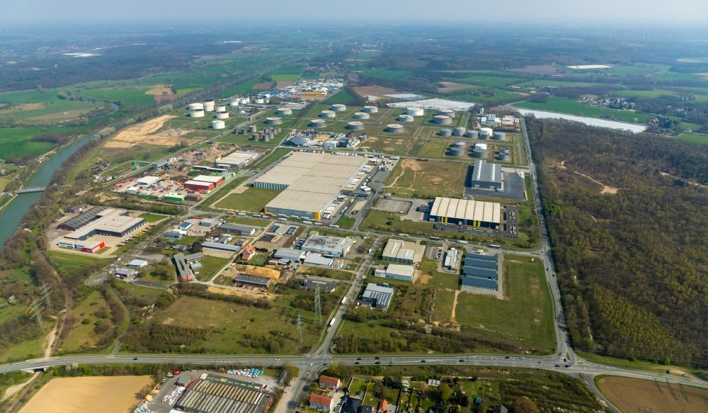Luftaufnahme Hünxe - Industrie- und Gewerbegebiet im Ortsteil Bucholtwelmen in Hünxe im Bundesland Nordrhein-Westfalen, Deutschland