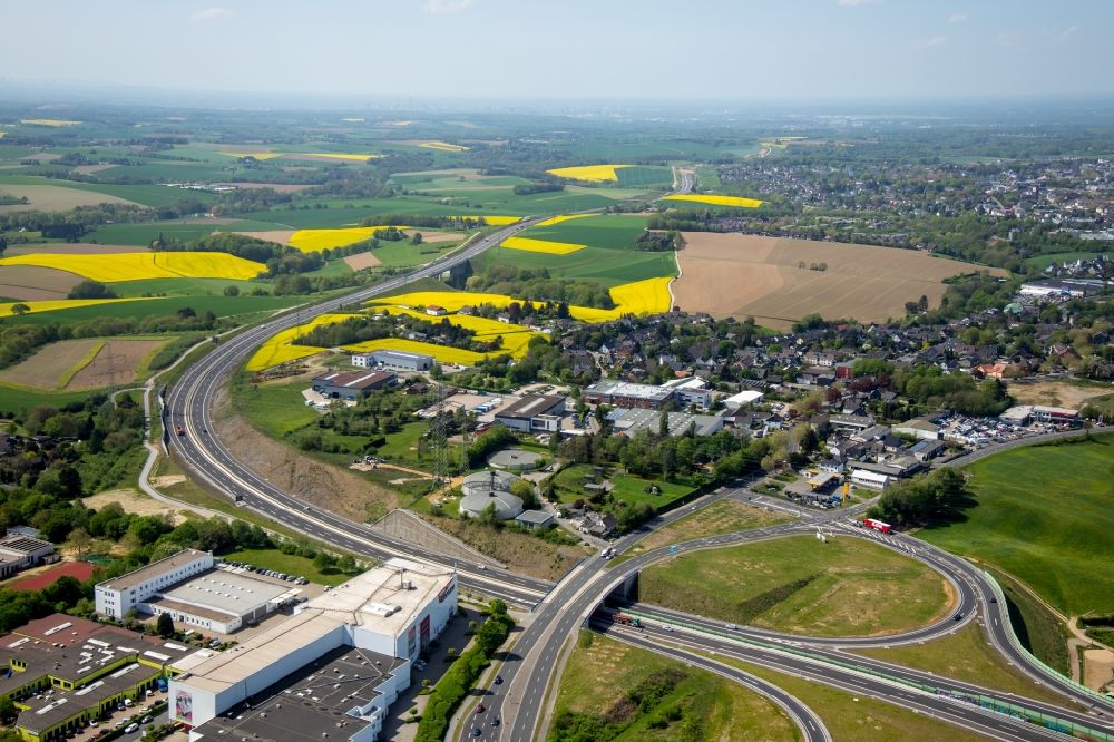 Heiligenhaus von oben - Industrie- und Gewerbegebiet im Ortsteil Hetterscheidt in Heiligenhaus im Bundesland Nordrhein-Westfalen, Deutschland